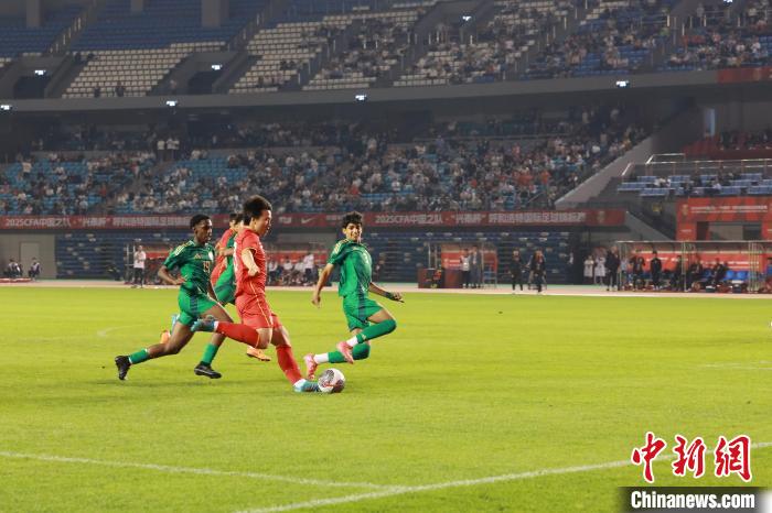 中国U-16男足2-1逆转沙特U-16，赢得兴泰杯呼和浩特