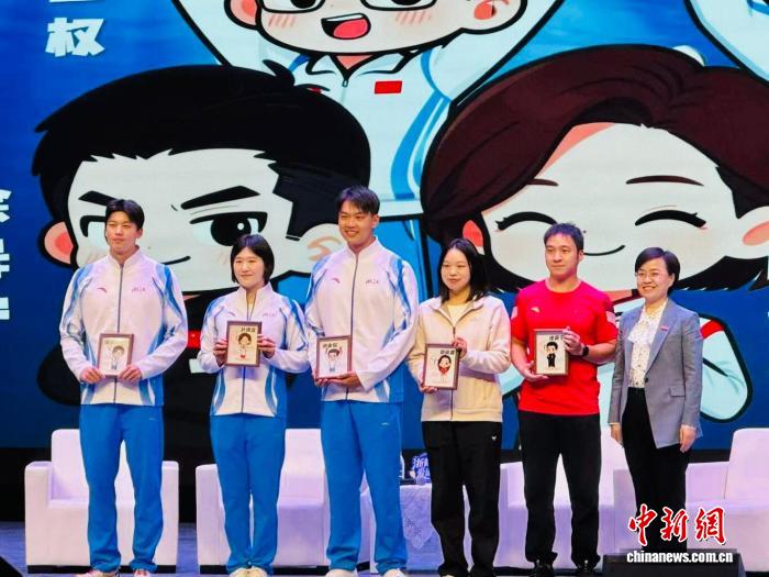 泳坛名将走进校园，分享冠军背后的长期主义