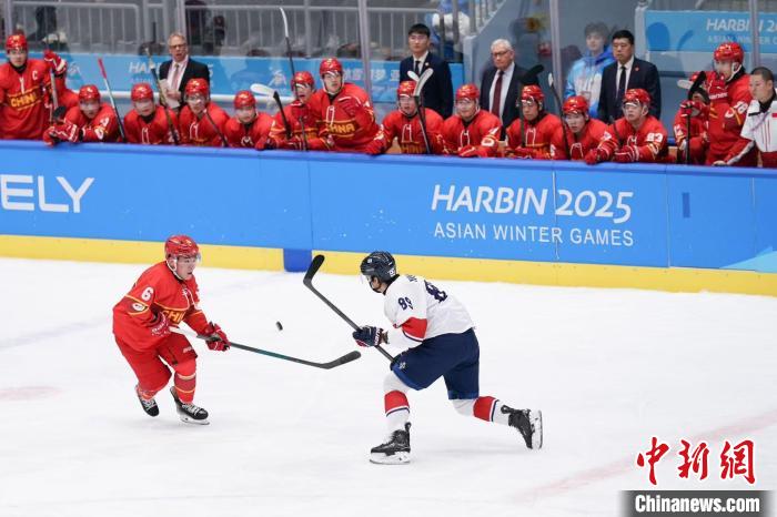 哈尔滨亚冬会冰壶赛中国香港组合险胜中国台北