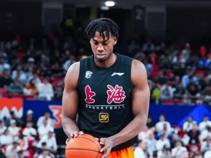 上海队10连胜再添一功 内线统治力成关键