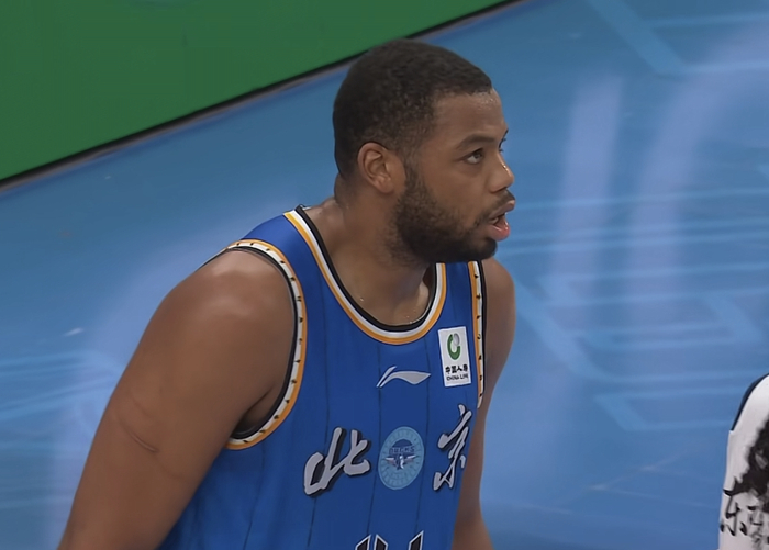 上海14连胜领跑，北京力克广州，辽篮失利积分榜