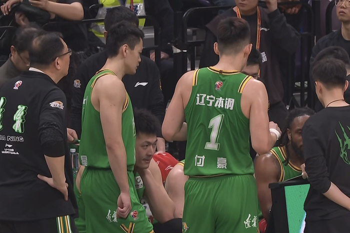 上海14连胜领跑，北京力克广州，辽篮失利积分榜