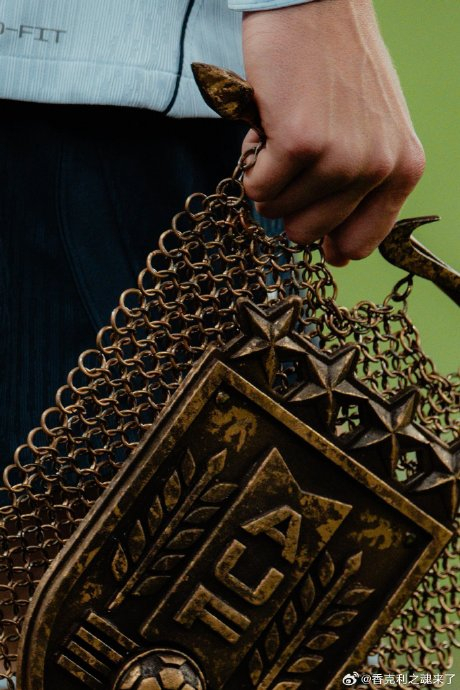 乌拉圭队旗交换事件引发球迷热议