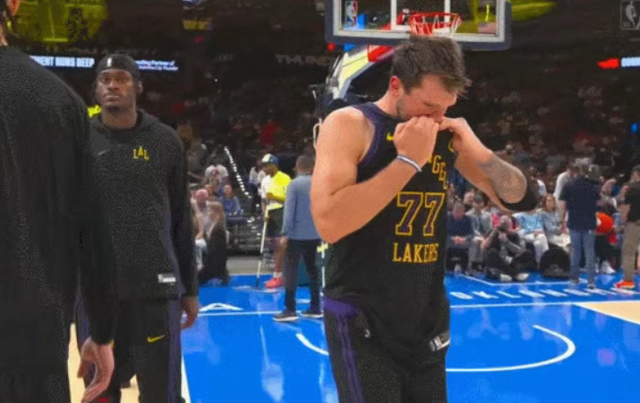 东契奇赛中左腿筋重伤 难逃赛季末伤退阴影