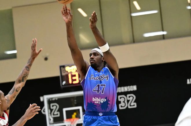 南湾湖人力克毒蛇晋级西部决赛 卡鲁马攻防两全