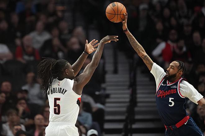 开拓者力克快船登西部第八 小琼斯10分难掩球队