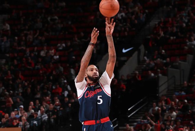 开拓者力克快船登西部第八 小琼斯10分难掩球队