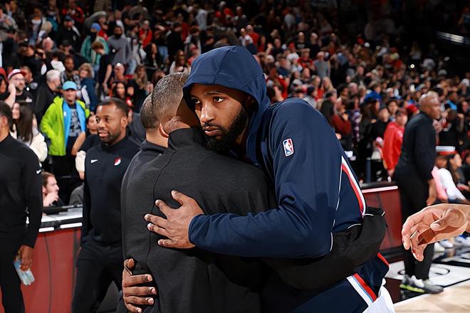 开拓者力克快船登西部第八 小琼斯10分难掩球队