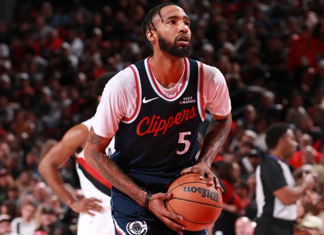 开拓者力克快船登西部第八 小琼斯10分难掩球队