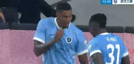 韦斯利双响引爆中超：被动进球成焦点，戏剧性